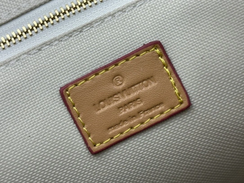 LV Backpacks 4233H-1253