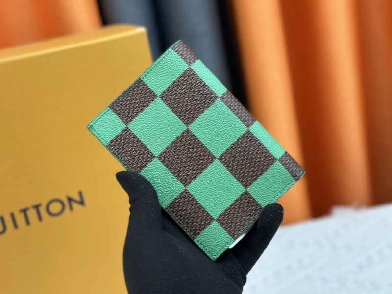 LV Wallets 4233H-1337