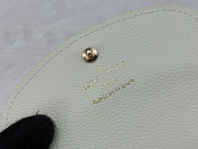 LV Wallets 4233H-1511