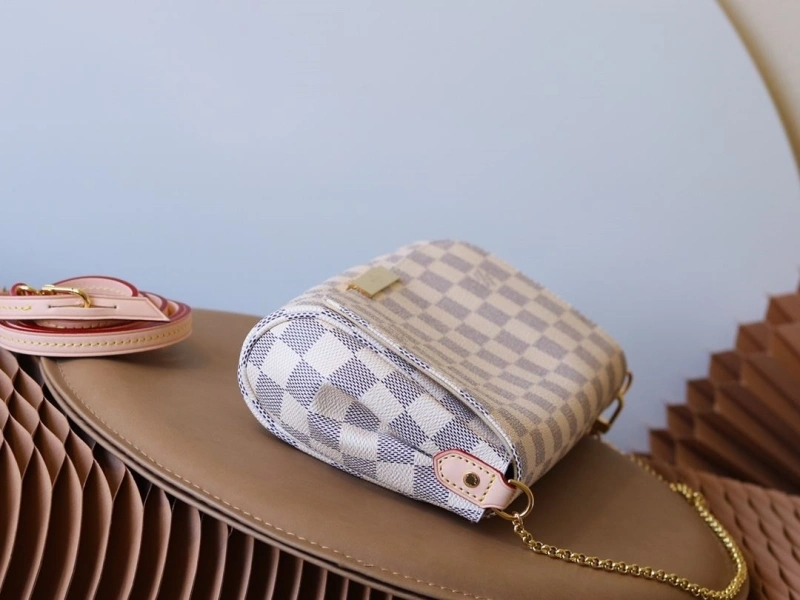 LV Clutch Bags 4233H-1549