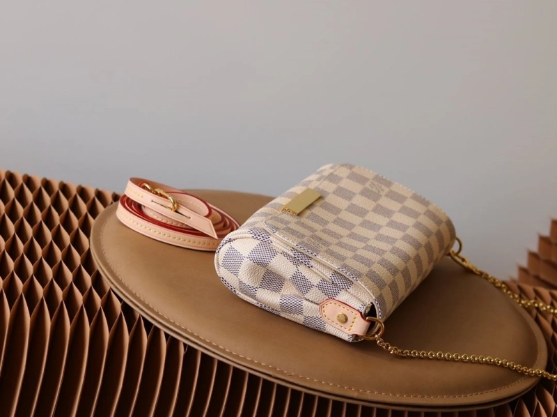 LV Clutch Bags 4233H-1550