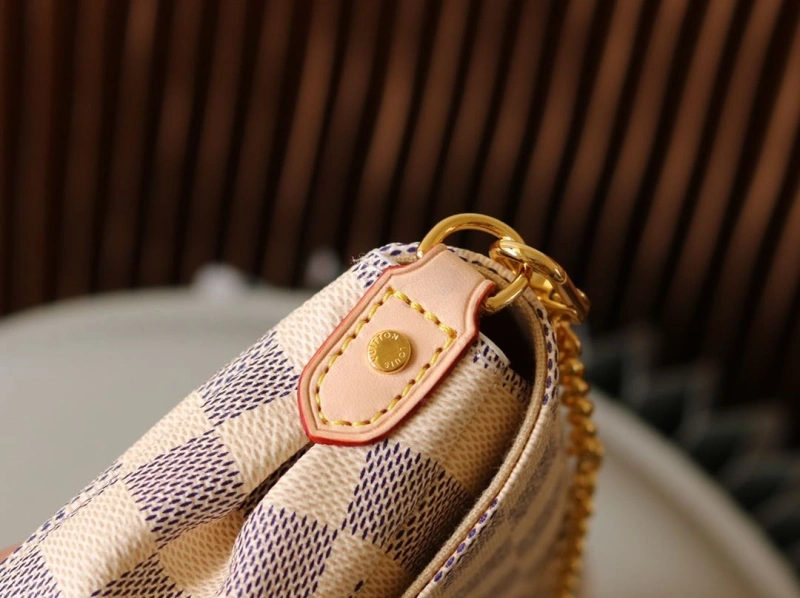 LV Clutch Bags 4233H-1550