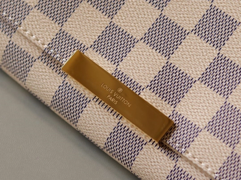 LV Clutch Bags 4233H-1550