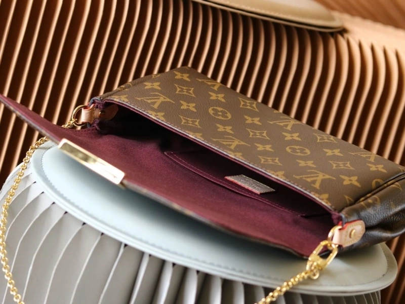 LV Clutch Bags 4233H-1551