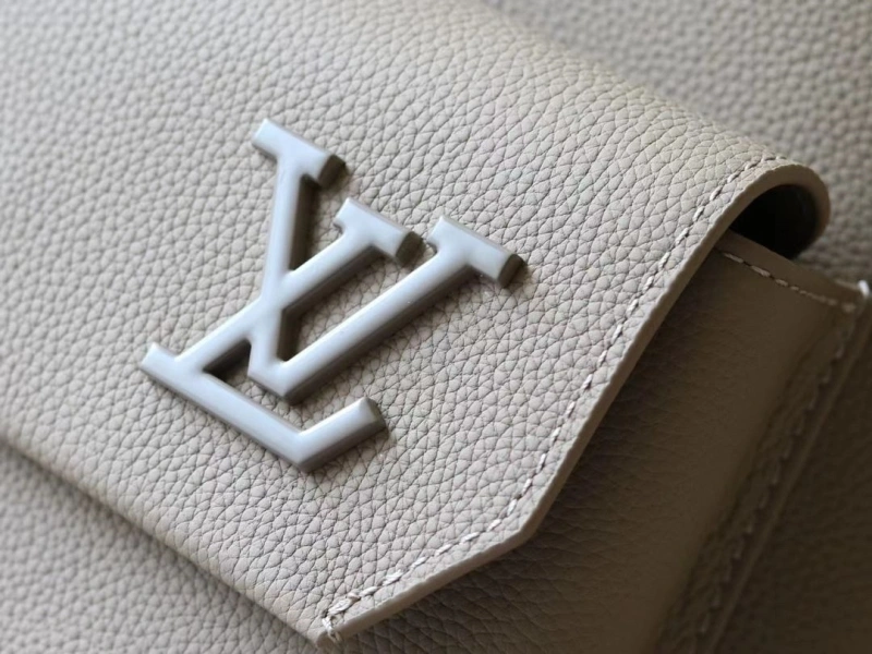 LV Backpacks 4233H-1580