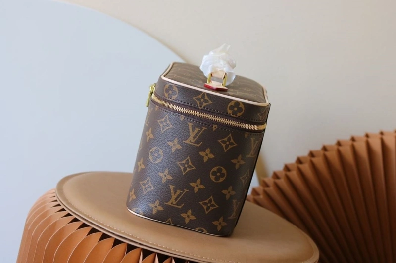 LV Cosmetic Bags 4233H-1581
