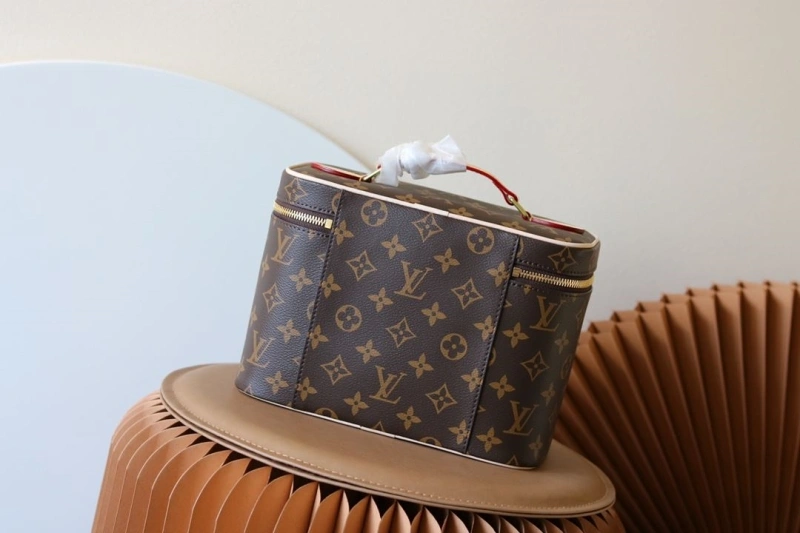LV Cosmetic Bags 4233H-1581