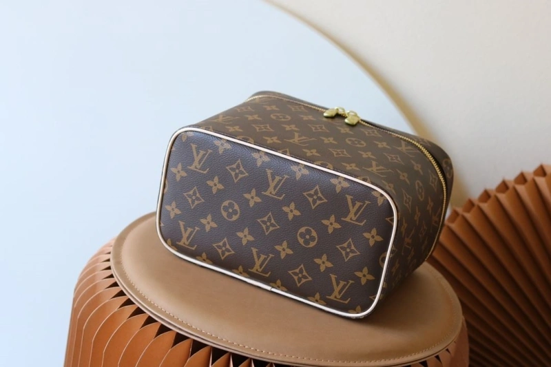LV Cosmetic Bags 4233H-1581