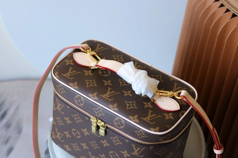 LV Cosmetic Bags 4233H-1581