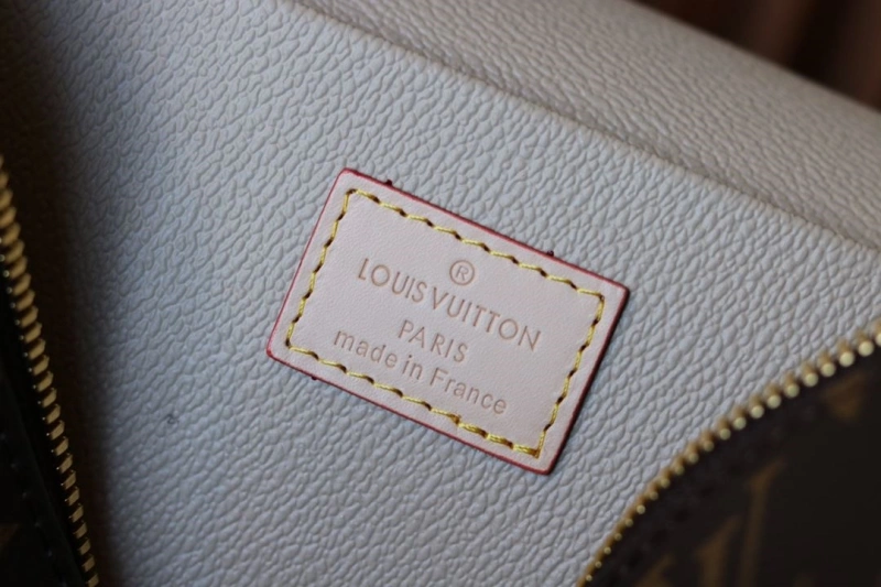 LV Cosmetic Bags 4233H-1581