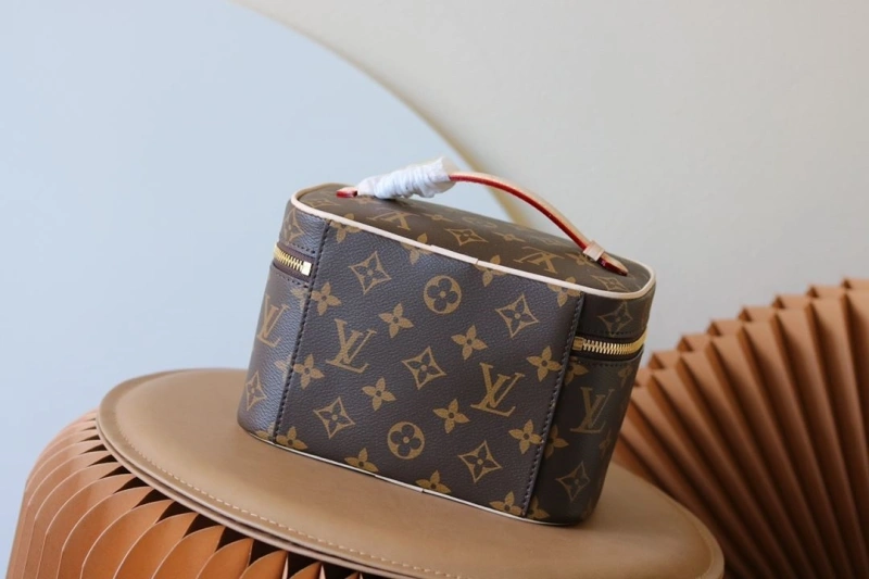 LV Cosmetic Bags 4233H-1582