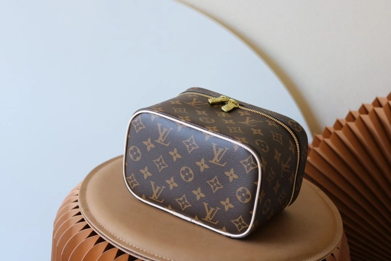 LV Cosmetic Bags 4233H-1582