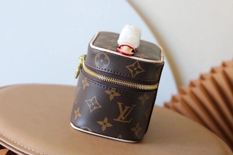 LV Cosmetic Bags 4233H-1583