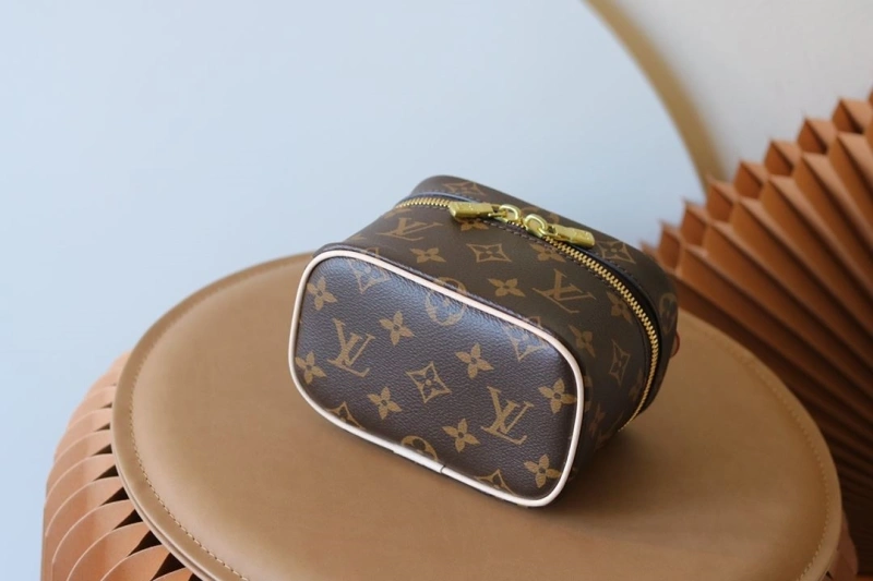 LV Cosmetic Bags 4233H-1583