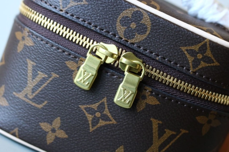 LV Cosmetic Bags 4233H-1583