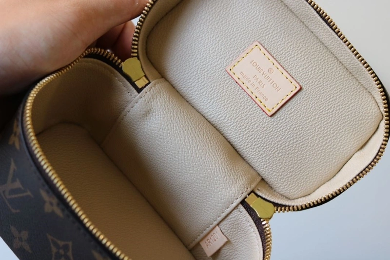 LV Cosmetic Bags 4233H-1583