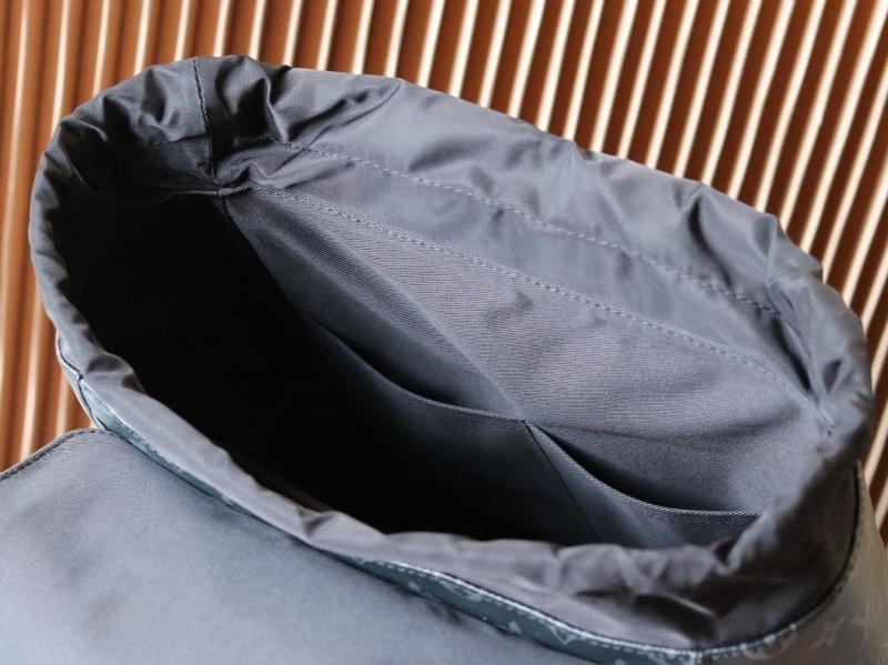 LV Backpacks 4233H-1585