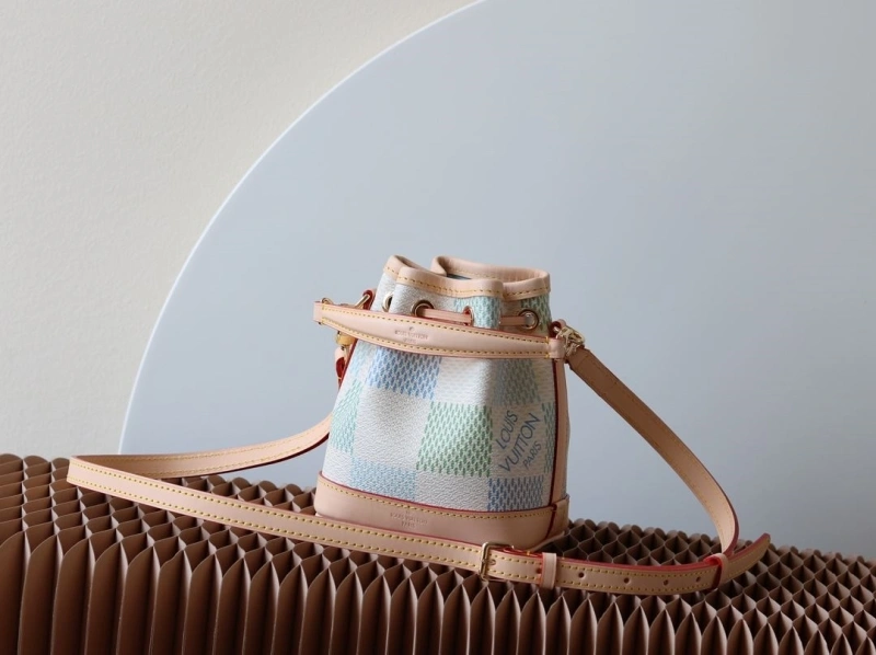 LV Bucket Bags 4233H-1588