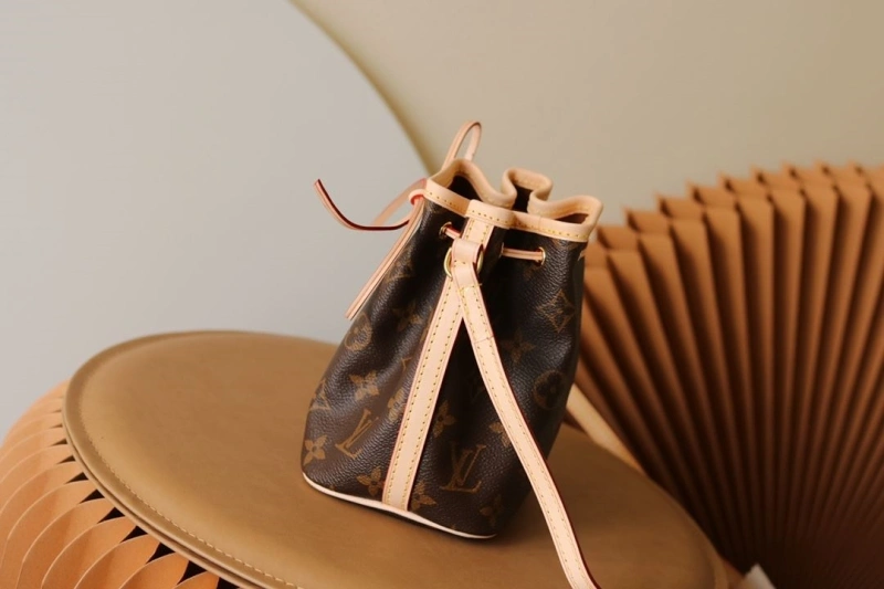 LV Bucket Bags 4233H-1648