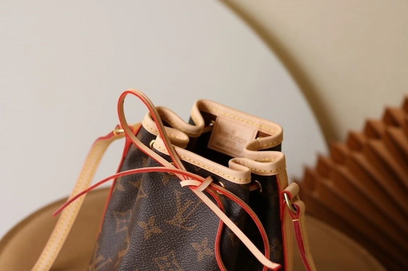 LV Bucket Bags 4233H-1648