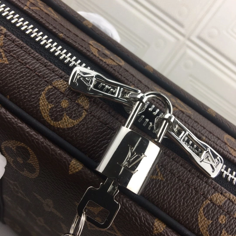 LV Mens Briefcases 4233H-1828