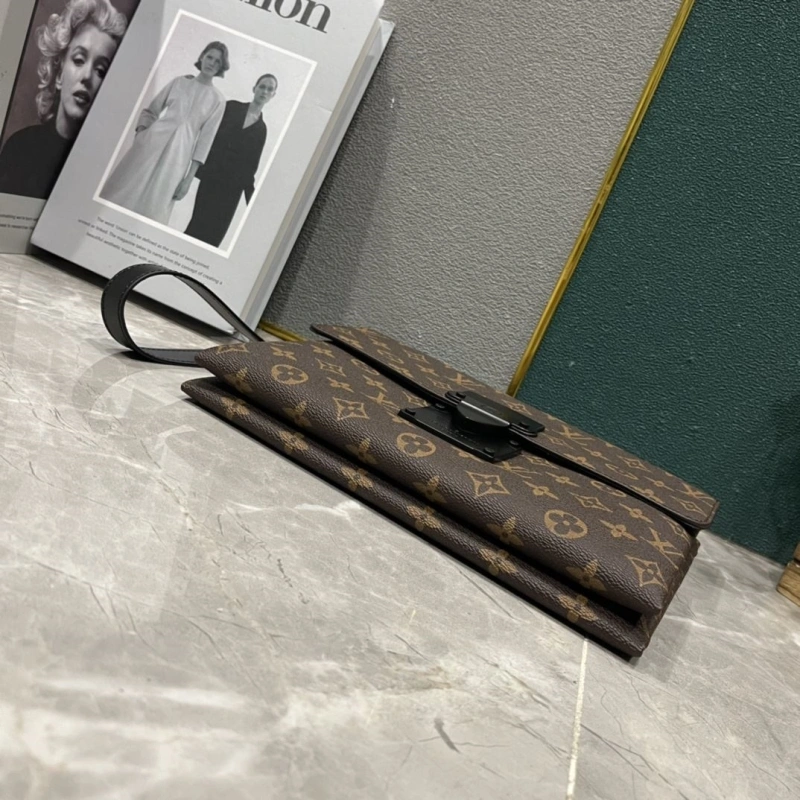 LV Clutch Bags 4233H-1981