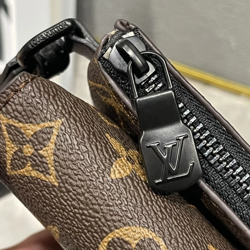 LV Clutch Bags 4233H-1981