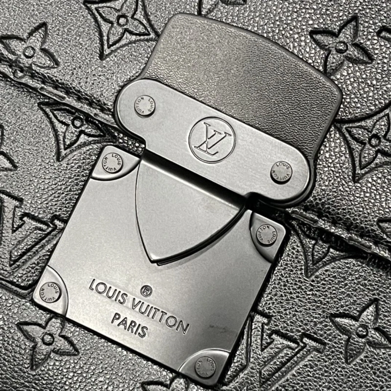 LV Clutch Bags 4233H-1982