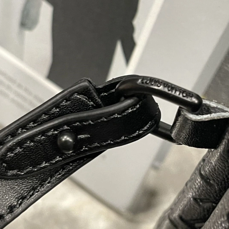 LV Clutch Bags 4233H-1982