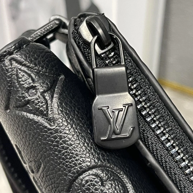LV Clutch Bags 4233H-1982