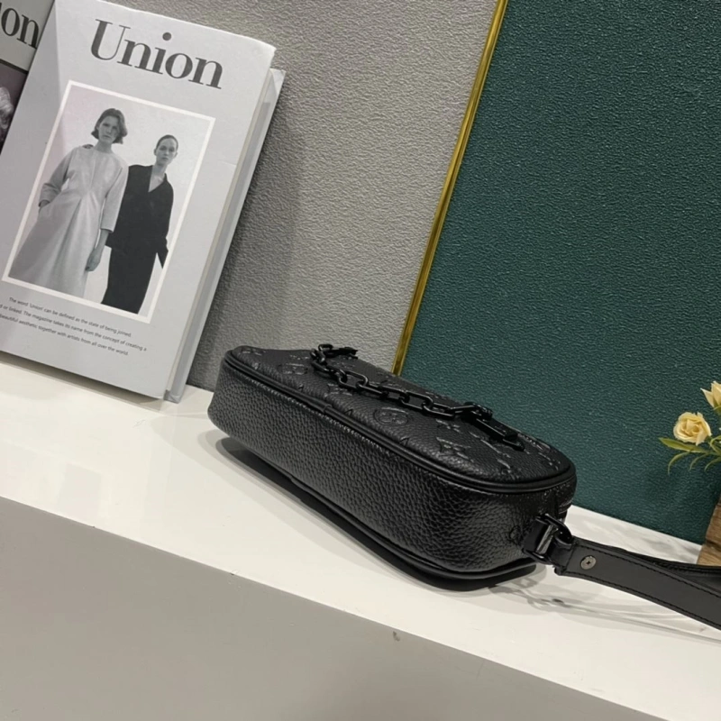 LV Clutch Bags 4233H-1984