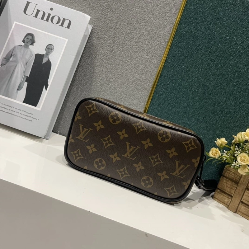 LV Clutch Bags 4233H-1985