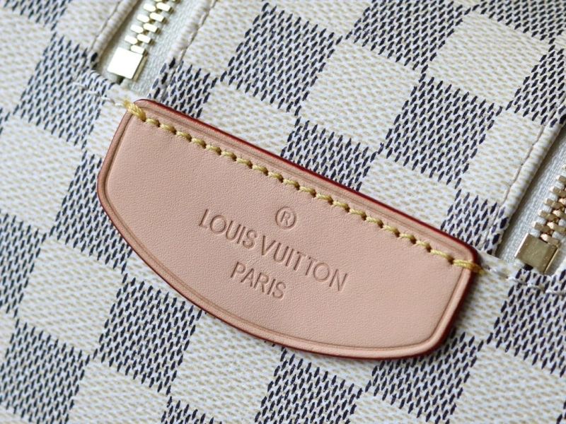LV Cosmetic Bags 4233H-2457