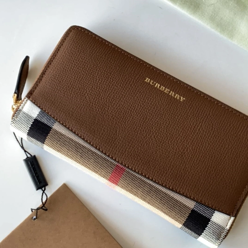 Bv*b*rry wallets 4237f-0117
