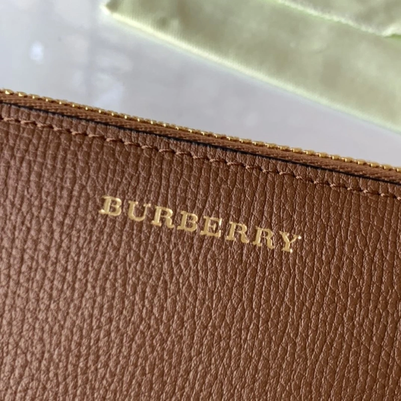Bv*b*rry wallets 4237f-0117