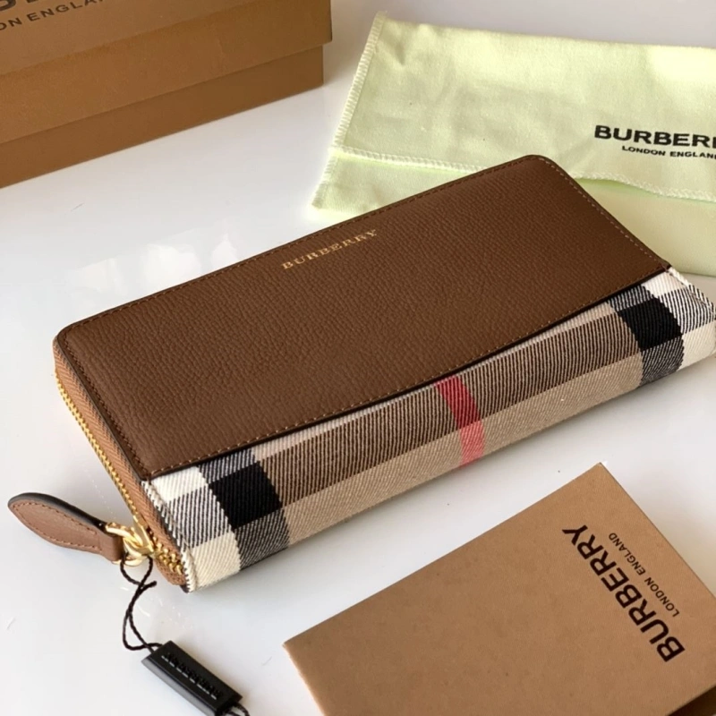 Bv*b*rry wallets 4237f-0117