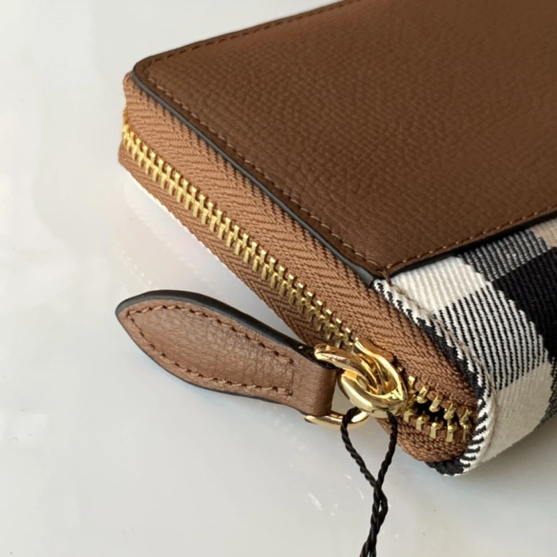 Bv*b*rry wallets 4237f-0117