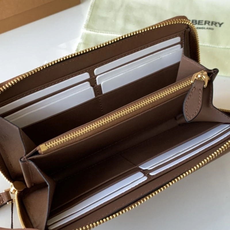 Bv*b*rry wallets 4237f-0117