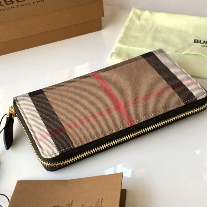 Bv*b*rry wallets 4237f-0118