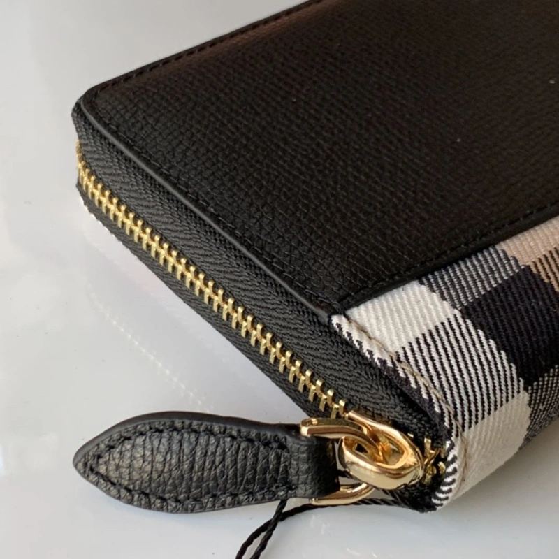 Bv*b*rry wallets 4237f-0118