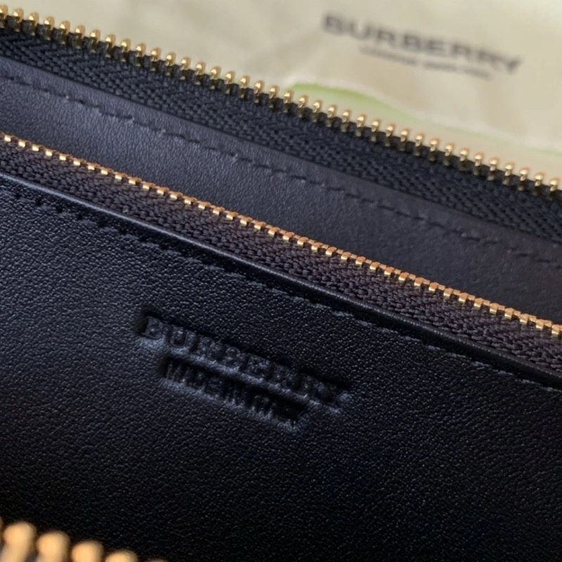 Bv*b*rry wallets 4237f-0118