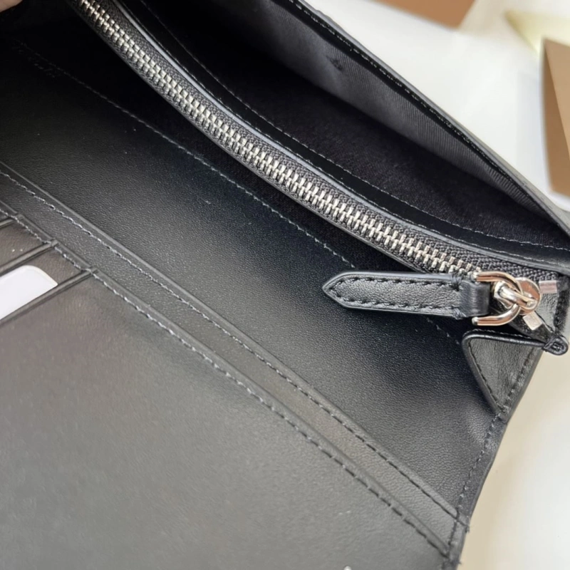 Bv*b*rry wallets 4237f-0120
