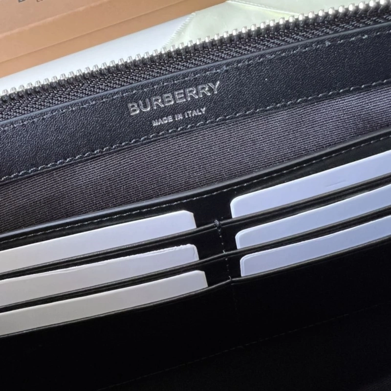 Bv*b*rry wallets 4237f-0121