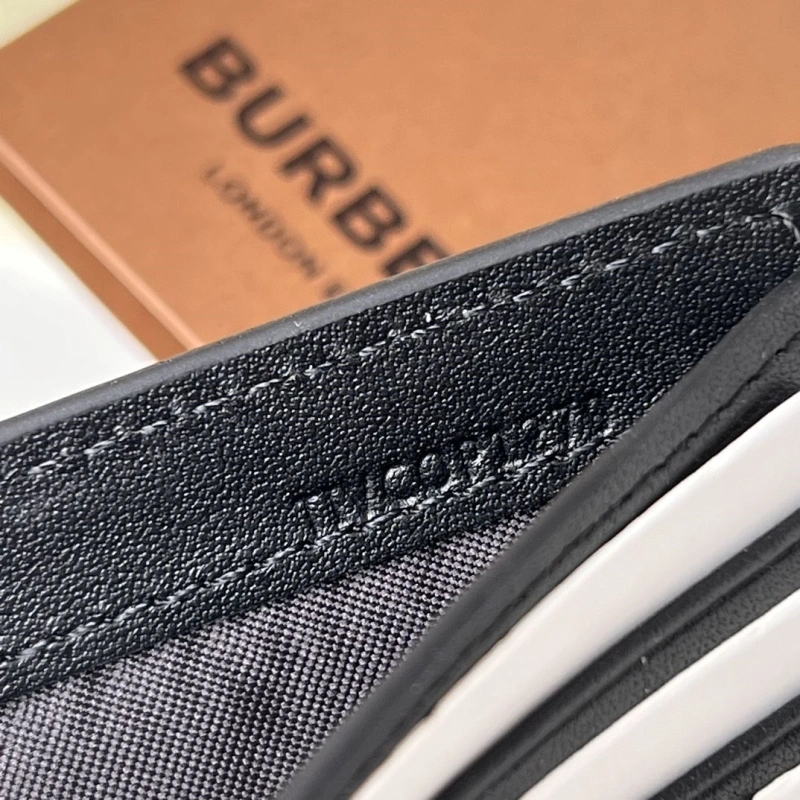 Bv*b*rry wallets 4237f-0122