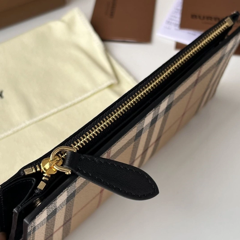 Bv*b*rry wallets 4237f-0124