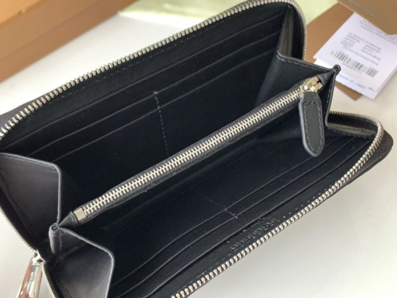 Bv*b*rry wallets 4237f-0126