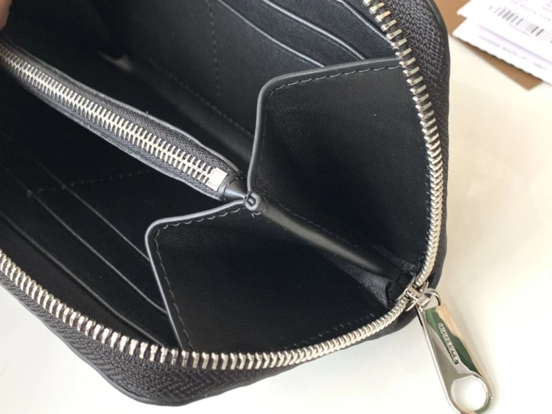 Bv*b*rry wallets 4237f-0126