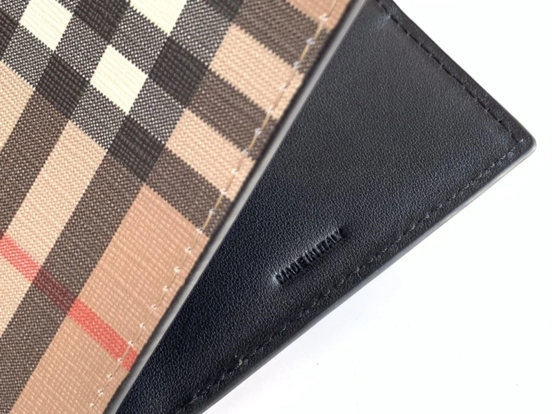 Bv*b*rry wallets 4237f-0212