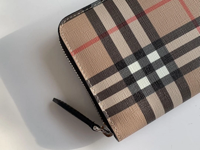 Bv*b*rry wallets 4237f-0213