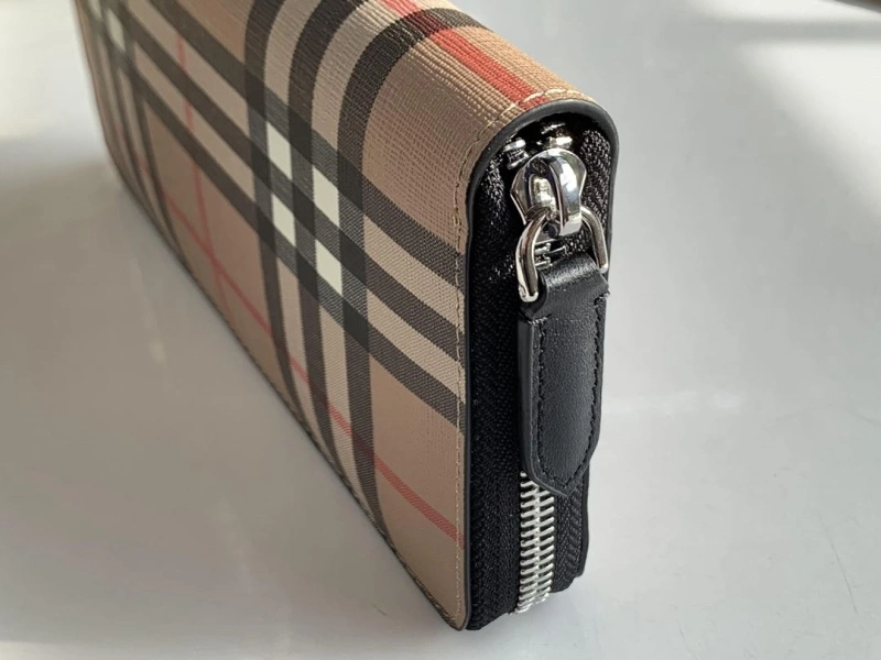 Bv*b*rry wallets 4237f-0213